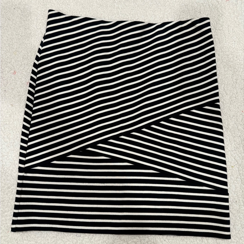 LOFT Black and White Striped Pencil Skirt Women’s Sz Small